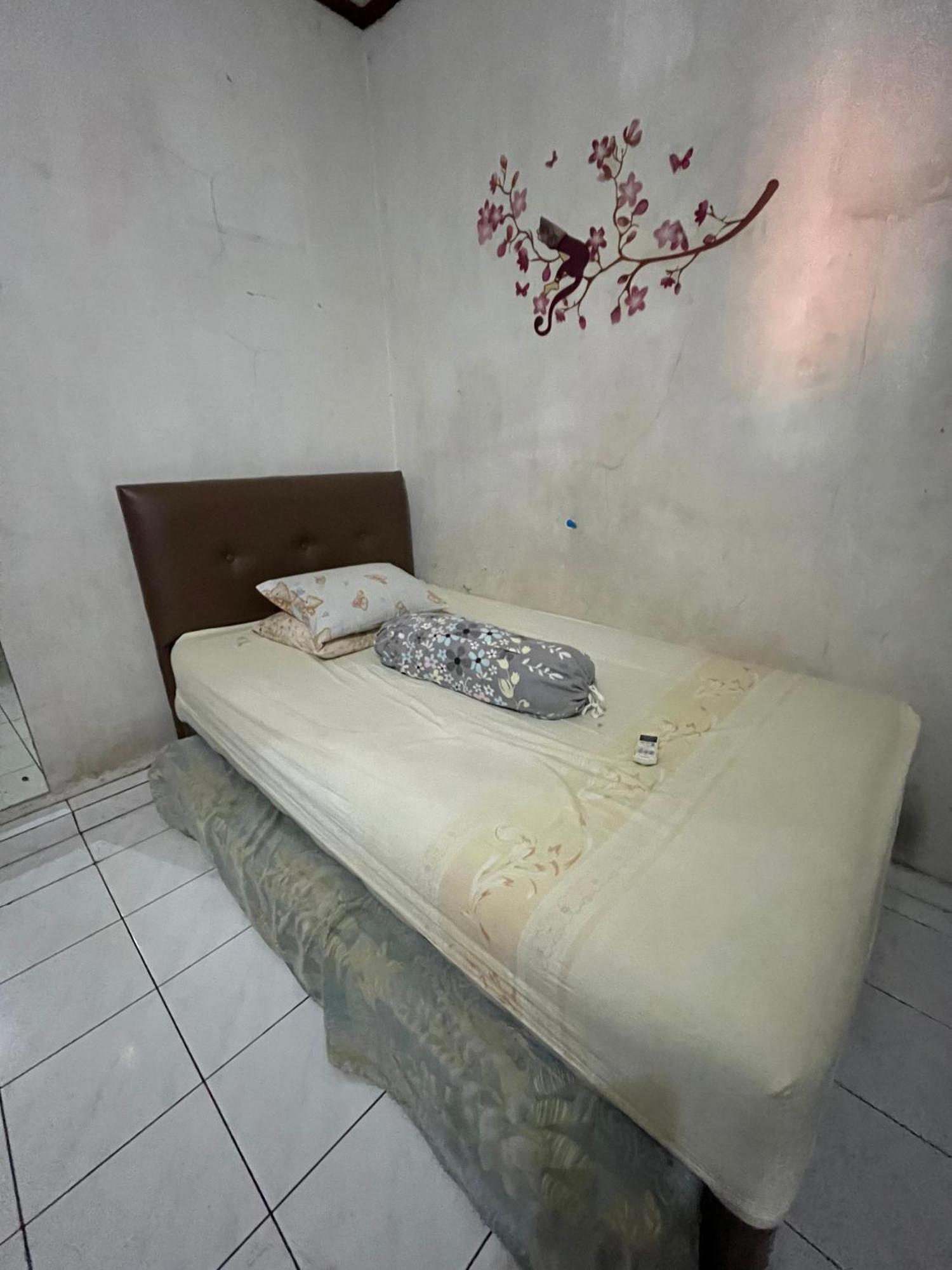 Spot On 94142 Al Fatih Residence Syariah 2 Jakarta Exterior photo